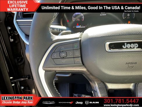 Used 2025 Jeep Grand Cherokee Limited AWD/4WD image 11