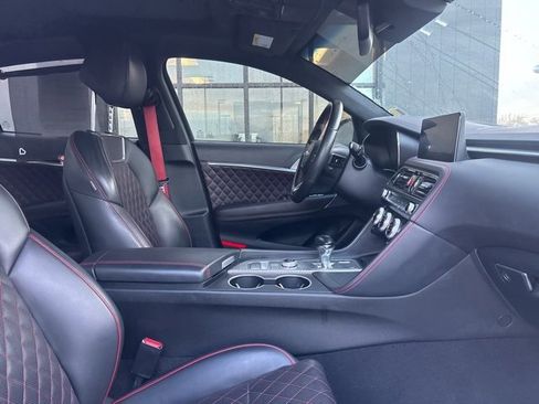 Used 2022 Genesis G70 3.3T w/ Sport Prestige Package image 11