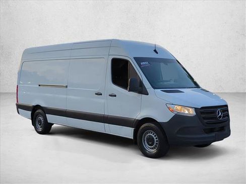 Used 2023 Mercedes-Benz Sprinter 2500 image 3