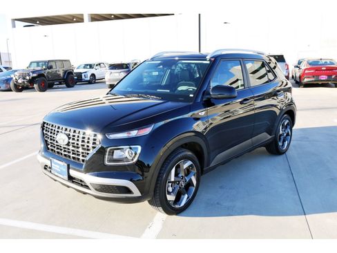 Certified 2025 Hyundai Venue SEL image 4