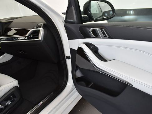 Used 2026 BMW X5 xDrive50e image 24