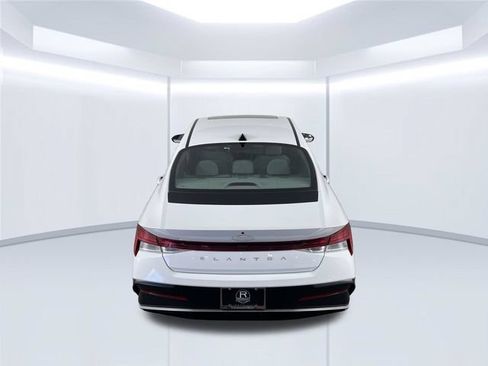 Used 2025 Hyundai Elantra SEL FWD image 39