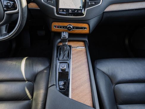 Used 2022 Volvo XC90 T6 Momentum w/ Climate Package image 24