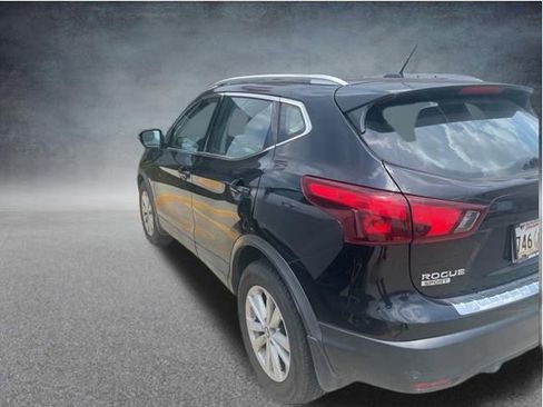Used 2019 Nissan Rogue Sport SV w/ Technology Package FWD image 6