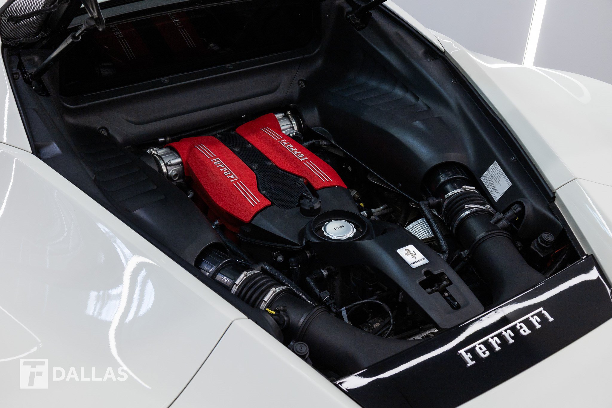 Used 2017 Ferrari 488 GTB RWD image 9