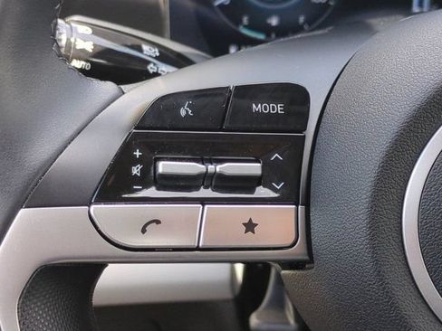 Used 2025 Hyundai Elantra Limited FWD image 25