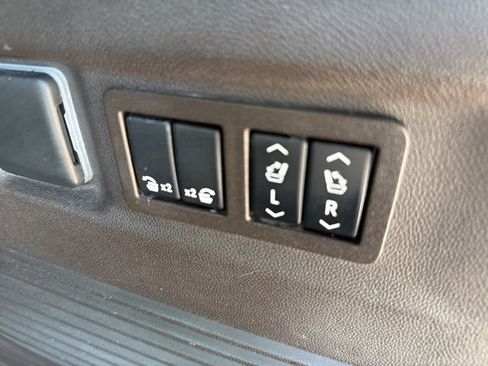 Used 2022 Chevrolet Suburban Z71 w/ Z71 Off-Road Package image 36