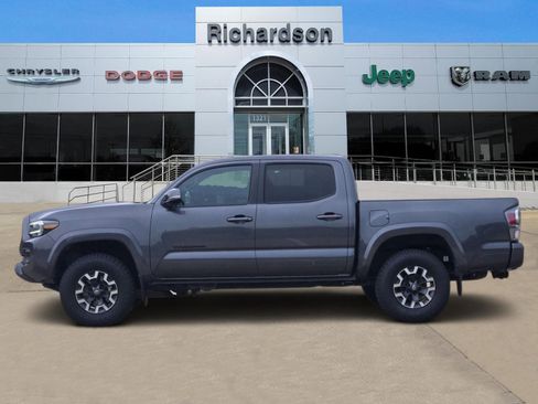 Used 2021 Toyota Tacoma TRD Sport w/ Technology Package AWD/4WD image 3