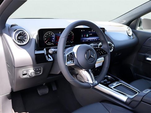 New 2025 Mercedes-Benz GLA 250 4MATIC image 19