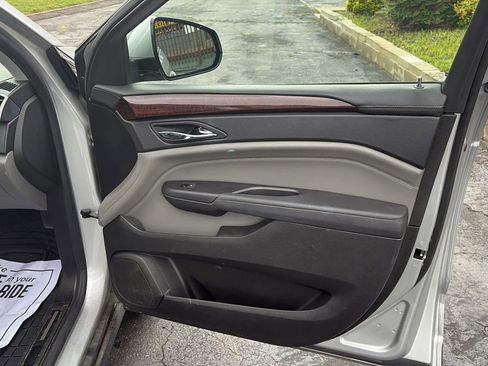Used 2011 Cadillac SRX Luxury image 16