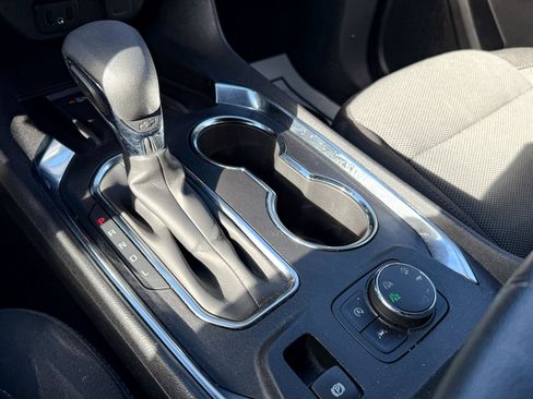 Used 2023 Chevrolet Traverse LT image 21