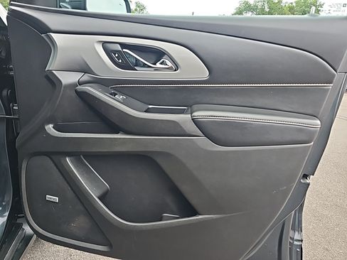 Used 2021 Chevrolet Traverse LT w/ LT Premium Package FWD image 15
