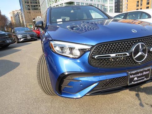 Used 2025 Mercedes-Benz GLC 300 4MATIC image 22