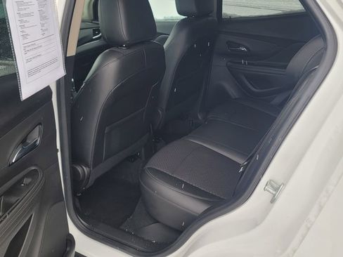Used 2022 Buick Encore Preferred AWD/4WD image 25