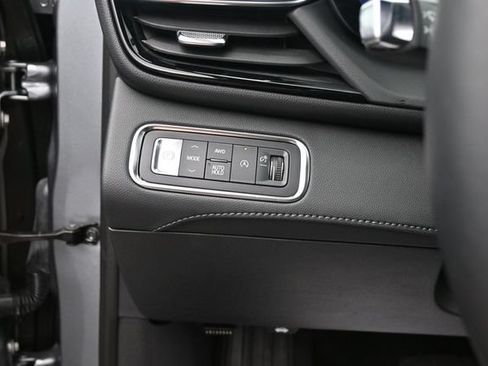 Used 2025 Buick Enclave Avenir w/ LPO, Floor Liner Package AWD/4WD image 31