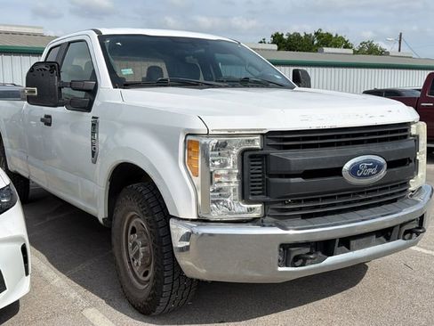 Used 2017 Ford F250 XL w/ Power Equipment Group RWD image 3