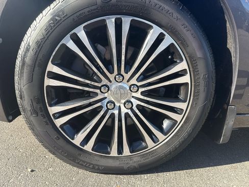 Used 2013 Chrysler 300 S w/ Luxury Group image 9