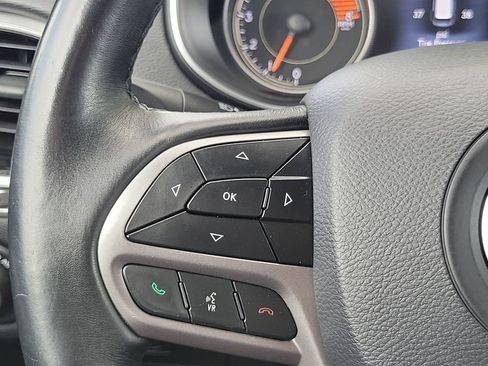 Used 2019 Jeep Cherokee Limited AWD/4WD image 34