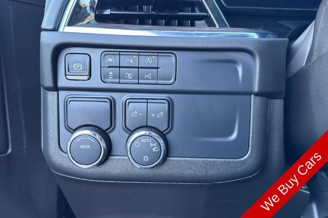 Used 2025 Chevrolet Suburban LS RWD image 34