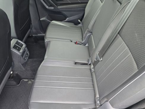 Used 2023 Volkswagen Tiguan SE image 13