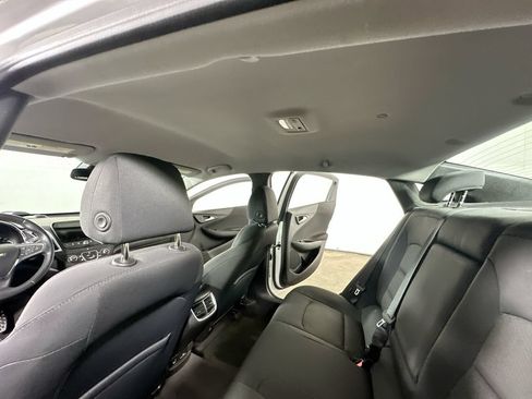 Used 2017 Chevrolet Malibu LT FWD image 13