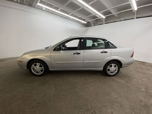Used 2003 Ford Focus SE image 3