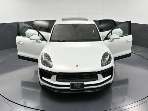 Certified 2025 Porsche Macan image 33