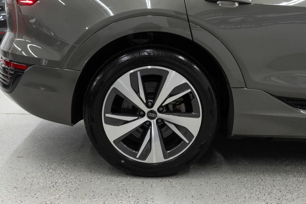Used 2024 Audi Q8 e-tron Premium AWD/4WD image 36
