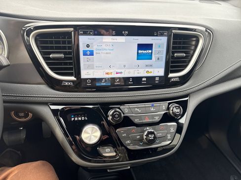 New 2026 Chrysler Pacifica Select image 16