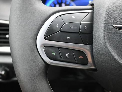 Used 2026 Chrysler Pacifica Select FWD image 11