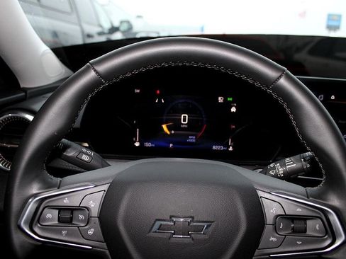 Used 2024 Chevrolet Trax ACTIV w/ Sunroof Package image 13