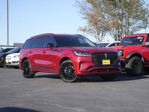 Used 2025 Lincoln Aviator Reserve w/ Equipment Group 201A image 2