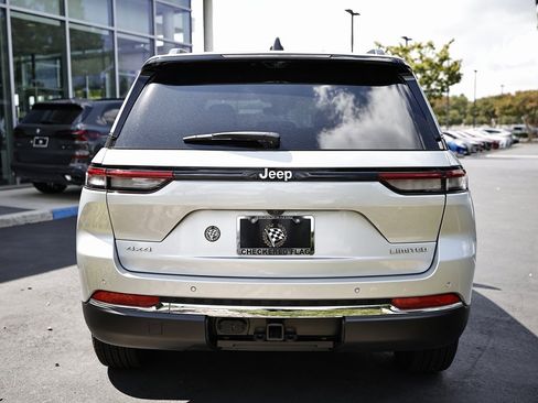 Used 2025 Jeep Grand Cherokee Limited w/ Luxury Tech Group II image 7