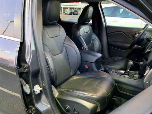 Used 2020 Jeep Cherokee Latitude Lux w/ Comfort/Convenience Group image 8