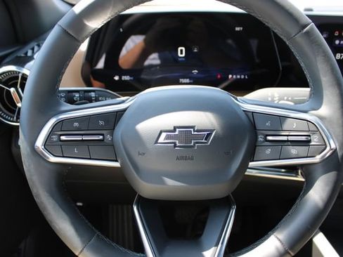 Used 2025 Chevrolet Equinox ACTIV w/ Safety and Technology Package FWD image 24