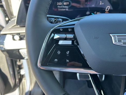 New 2025 Cadillac Optiq Luxury 1 image 17