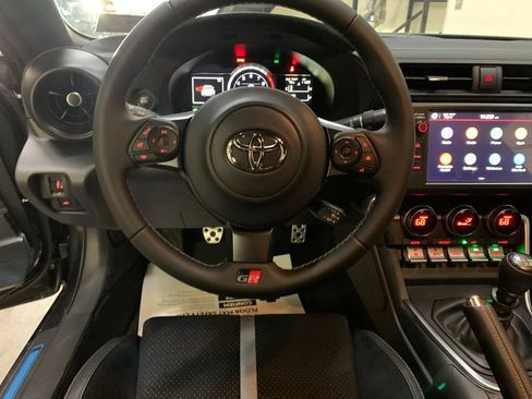 Used 2026 Toyota GR86 Premium w/ ALL Weather Mat Package (TMS) RWD image 17