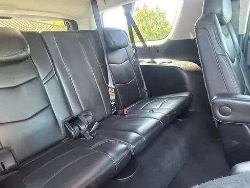 Used 2018 Cadillac Escalade ESV Premium Luxury RWD image 16