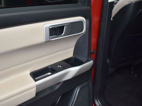 Used 2020 Ford Explorer XLT w/ Equipment Group 202A image 9