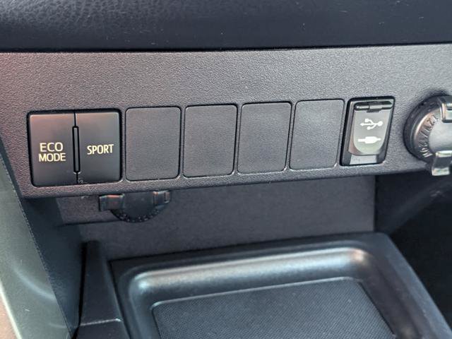 Used 2015 Toyota RAV4 XLE FWD image 8