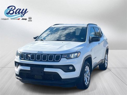 Used 2024 Jeep Compass Latitude image 1
