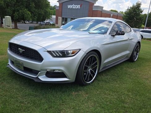 Used 2017 Ford Mustang Coupe RWD image 6