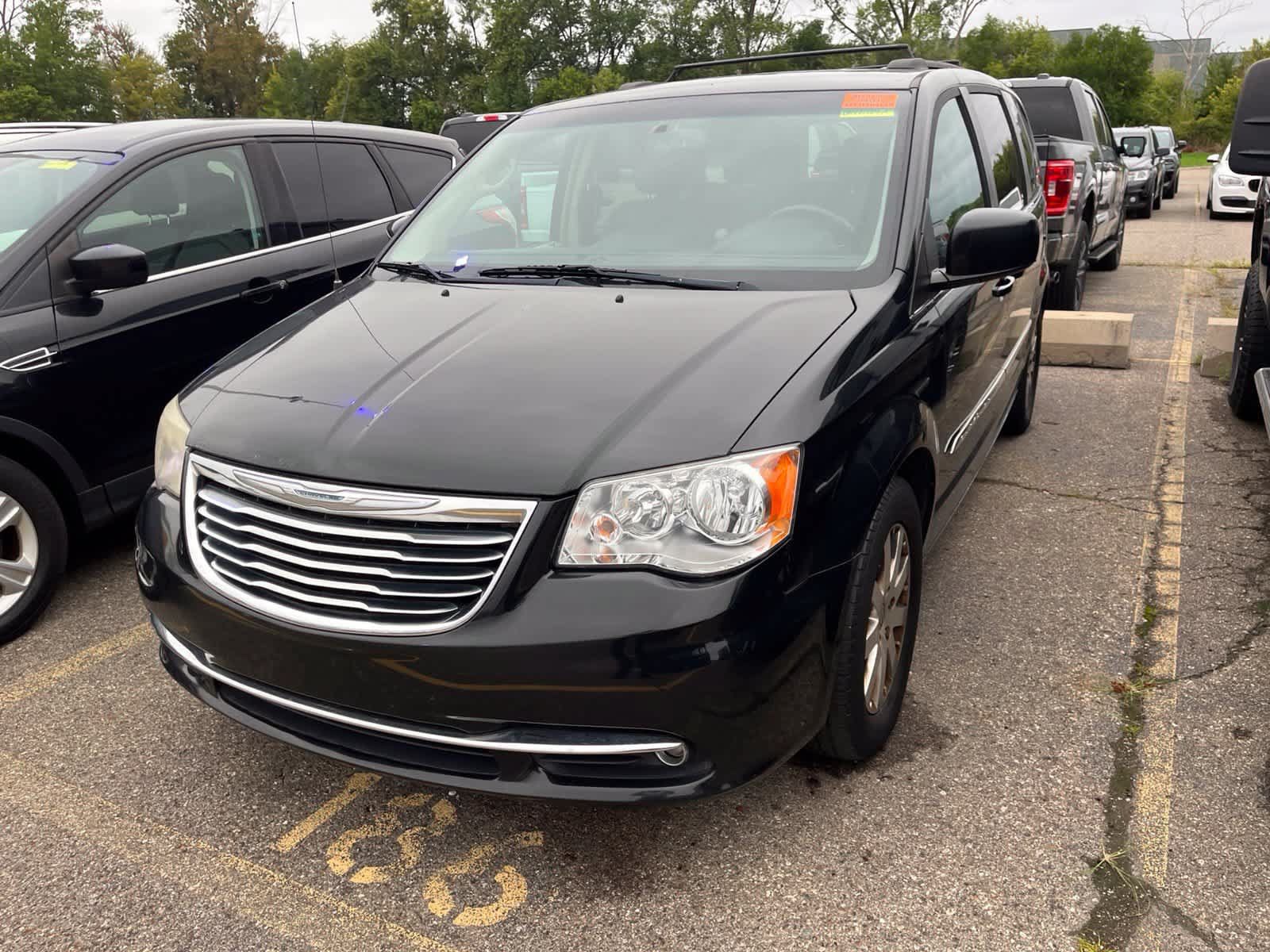 Used 2013 Chrysler Town & Country Touring FWD image 2
