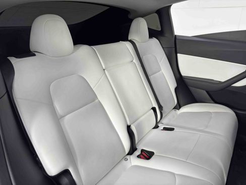 Used 2022 Tesla Model Y Performance image 38