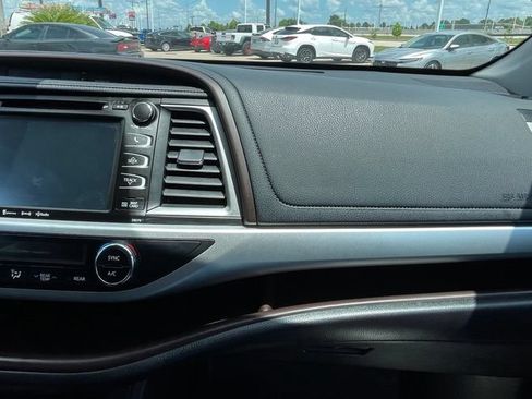 Used 2017 Toyota Highlander XLE FWD image 27