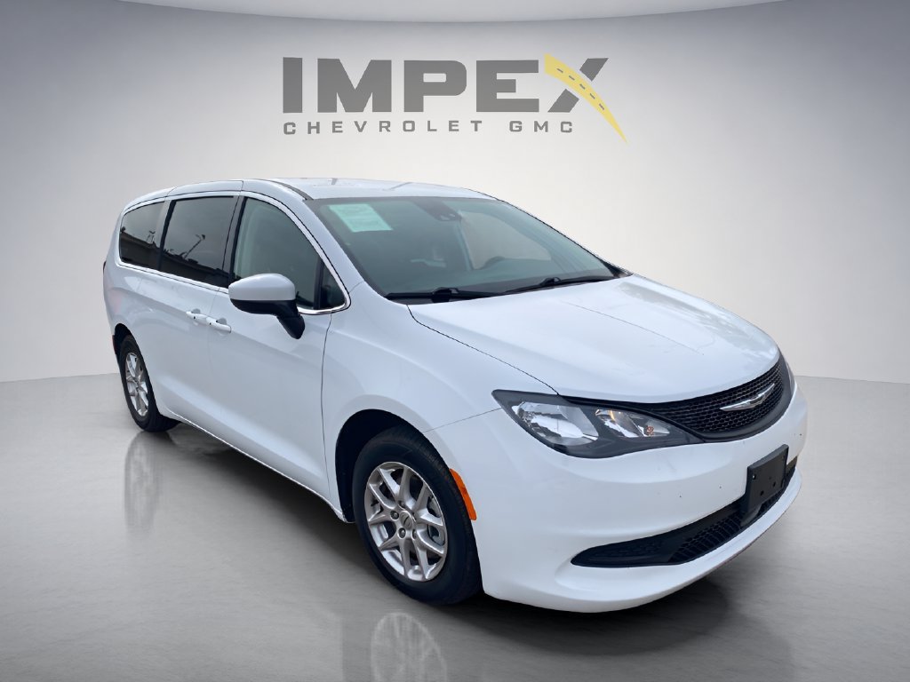 Used 2023 Chrysler Voyager LX FWD image 7