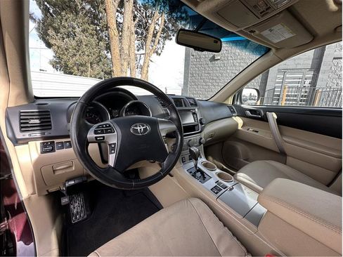 Used 2013 Toyota Highlander SE image 13