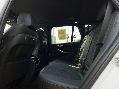 Used 2025 BMW X5 xDrive50e w/ Parking Assistance Package image 21