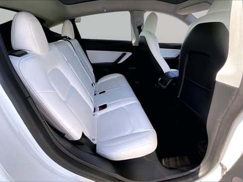 Used 2022 Tesla Model Y Long Range AWD/4WD image 17