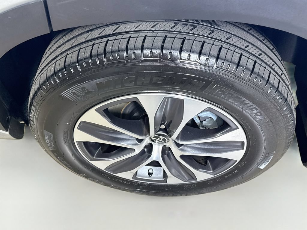 Certified 2023 Toyota Highlander XLE AWD/4WD image 9